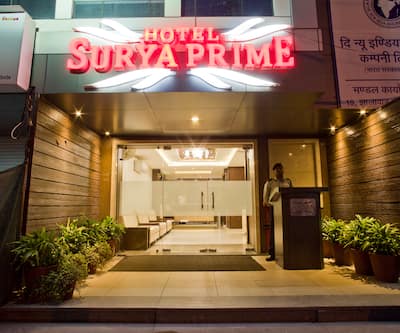 https://imgcld.yatra.com/ytimages/image/upload/t_hotel_yatra_city_desktop/v1390487848/Domestic Hotels/Hotels_Kota/Hotel Everest-Surya Prime/Facade~828.jpg